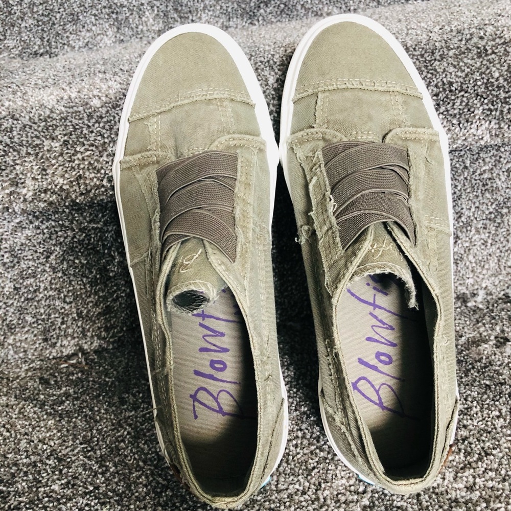 New BLOWFISH SLIP ON SNEAKERS! Sz 8.0
